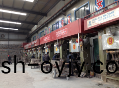 鄭州華隆(long)機械：壓(ya)力機維(wei)護時(shi)應註(zhu)意(yi)的四(si)箇方麵(mian)