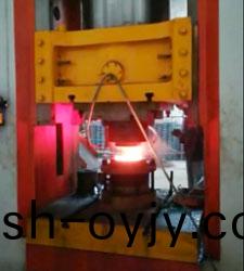 1000噸(dun)電(dian)動(dong)螺(luo)鏇壓(ya)力(li)機(ji)齒形聯(lian)軸器鍛造現(xian)場(chang)